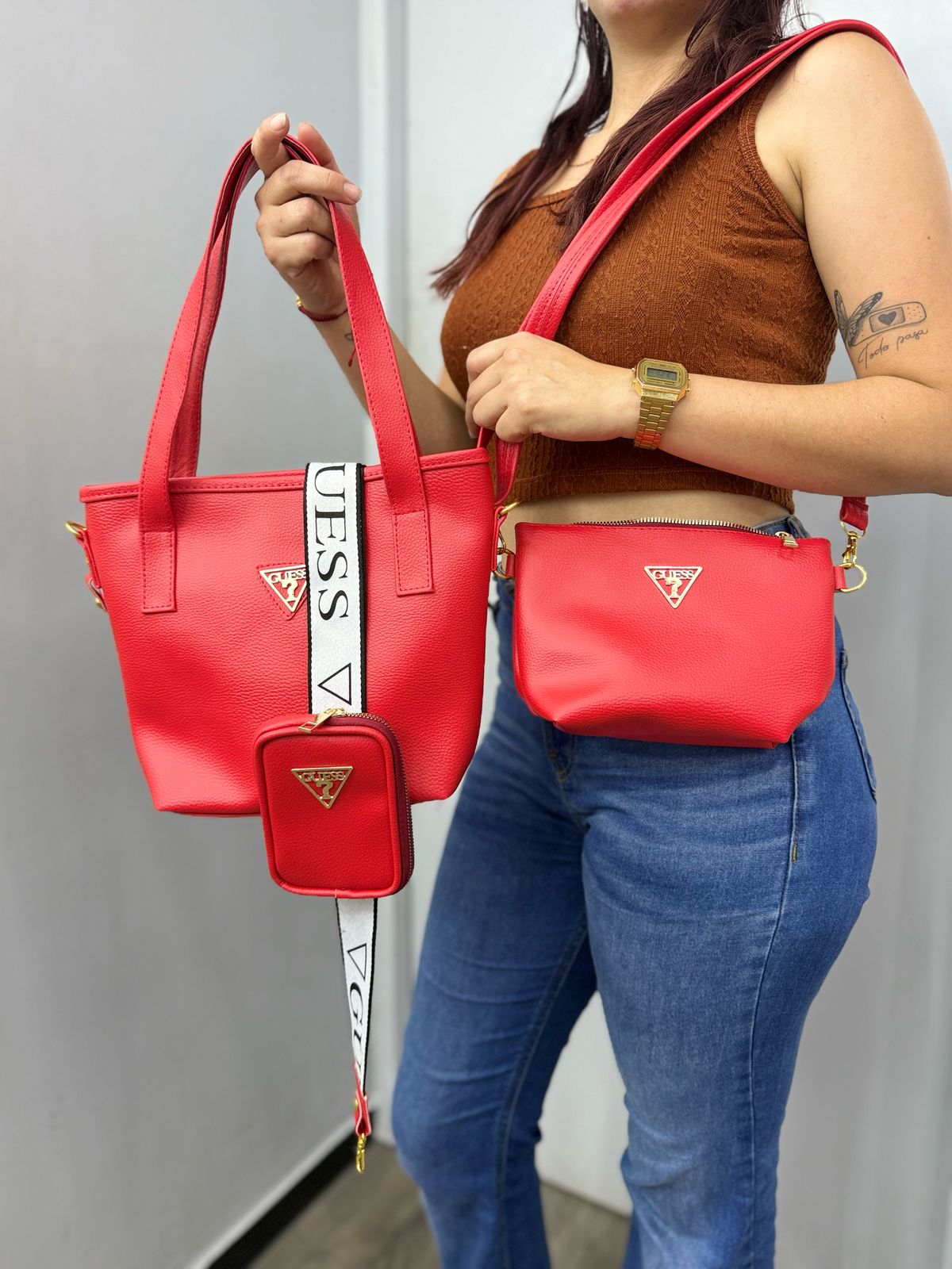 💖 Trío de Bolsos Guess – Estilo y Elegancia en Cada Detalle 💖